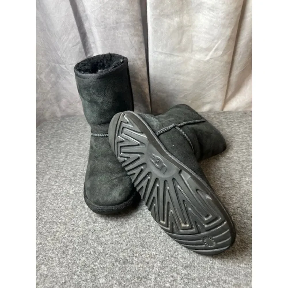 UGG Kids Classic Mid Suede Black Boot, USA Size 4